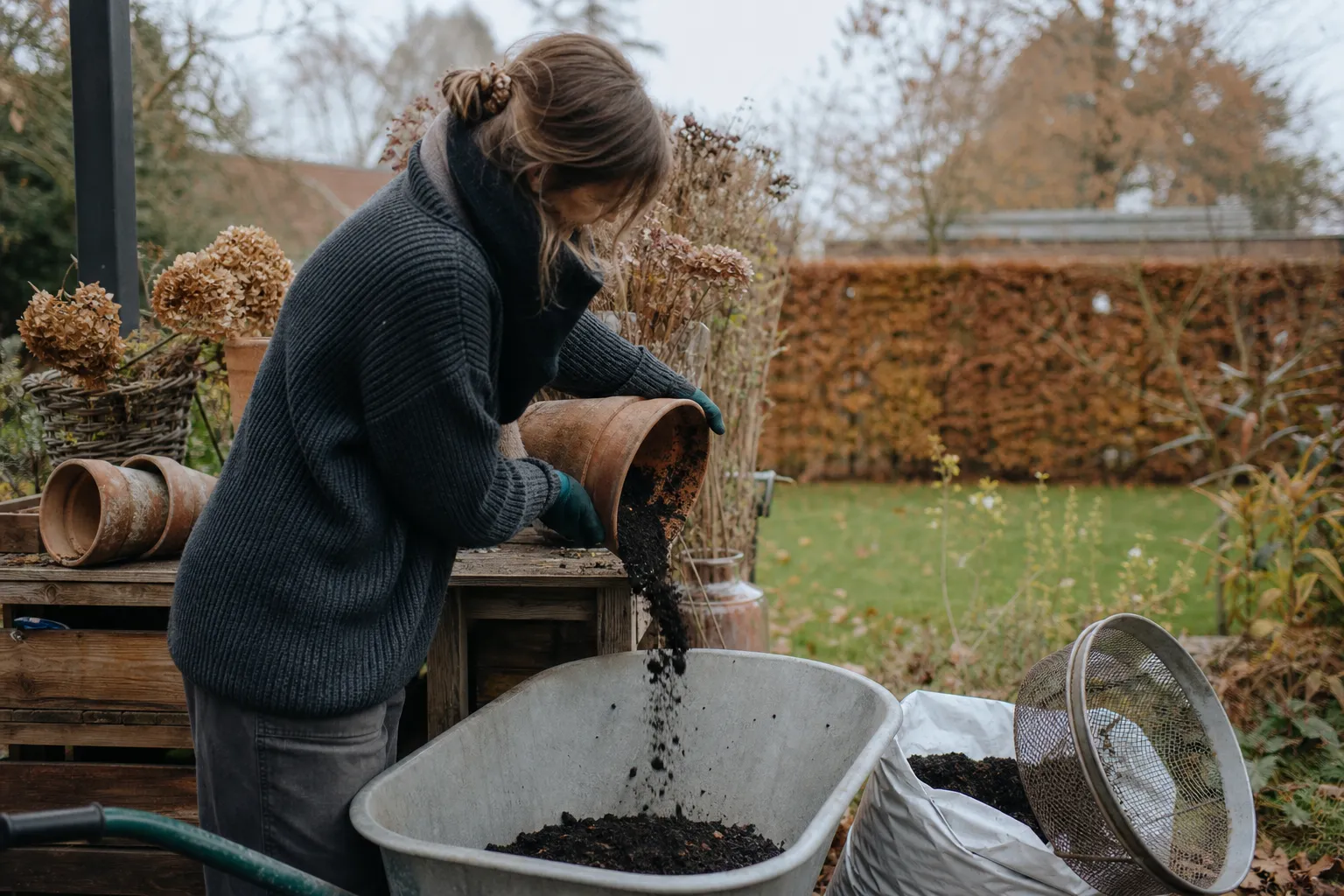 Alte Blumenerde wiederverwenden statt wegwerfen