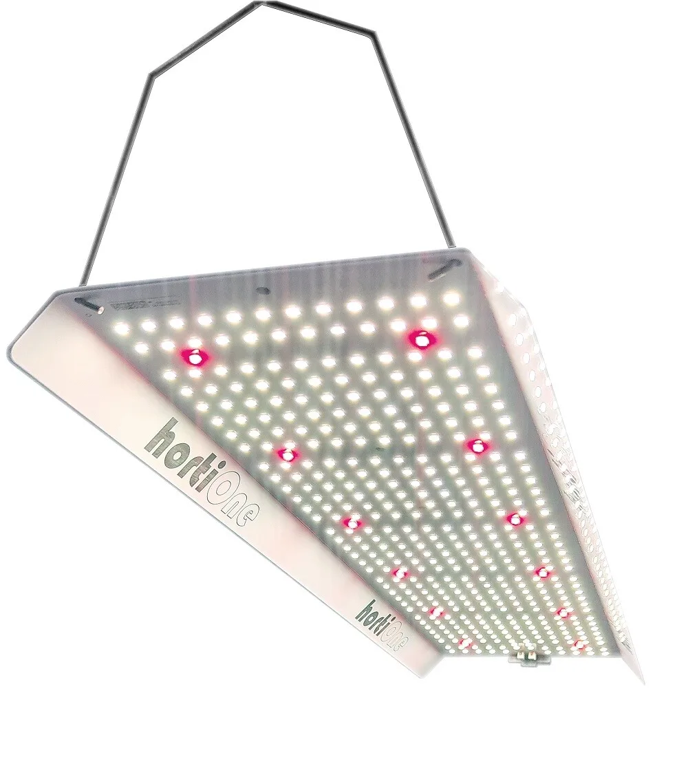 HortiONE 420 V3 — 150 W LED Pflanzenlampe mit abgewinkeltem Panel